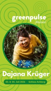 🌿 Dajana Krüger 🌿

Gemeinsam mit Kräuterpädagogin @gruen_sein entdecken wir die Kraft der Wildpflanzen und lernen die Natur mit neuen Augen kennen. Ob zwischen Pflastersteinen, im Wald oder auf dem Spielplatz, hier sprießt es heilsam, würzig, nährstoffreich und überraschend lecker. 

„Alles, was wir brauchen, liegt in uns selbst und in der Natur.“

Freut euch auf inspirierende Einblicke, spannende Geschichten und die kleinen grünen Helden, die uns jeden Tag begegnen. 🌱✨

🌿 #GreenPulseFestival
📍 Schloss Achberg
📅 03. & 04. Juli 2026

🎤 Vorträge, Musik und Film
@sarahwienerofficial · @maxprosa · @jan_haft · @orchesterdeswandels · @vuimeraklaenge

🌱 Workshops & Exkursionen
@dervogelphilipp · @gruen_sein · @fischerrizzi

... und viele mehr! ✨

🎟️ Tickets & Infos: www.greenpulsefestival.de

Gefördert durch:
@naturvielfalt.ravensburg @elobaustiftung
@kreissparkasse.ravensburg @landkreisravensburg @audio_concept_vt @bellissa_haas @schloss.achberg & Bio-Musterregion Ravensburg