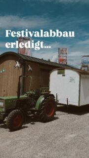 GreenPulse 2026 liegt hinter uns – und was für ein Wochenende das war! 💚
Knapp 90 Programmpunkte, bestes Sommerwetter, zum ersten Mal unser kleiner Campingplatz am Weiher und zwei unvergessliche Sommernächte – mit großartigen Künstlerinnen und Referentinnen wie @maxprosa, @orchesterdeswandels, @vuimeraklaenge, @jan_haft, @gruen_sein, @fischerrizzi und vielen weiteren. Danke an alle, die dieses Festival so besonders gemacht haben!
Wir machen uns schon bald an die Vorbereitungen für die 3. Auflage von GreenPulse im Jahr 2028. Aber keine Sorge: Schon im nächsten Jahr gibt es ein kleineres GreenPulse-Format an einem neuen Ort. Seid gespannt!
Und das war’s noch nicht: In den nächsten Wochen erscheint unser offizieller Festivalfilm. Freut euch auf viele besondere Momente, Emotionen und Erinnerungen an dieses Wochenende. 🎥✨
Bis dahin: Erzählt weiter von GreenPulse, nehmt die Impulse mit in euren Alltag und helft uns, die Idee weiterzutragen.
Wir sehen uns! 💚
#greenpulsefestival #GreenPulse2026 #Festival #Nachhaltigkeit #Gemeinschaft Kultur Natur